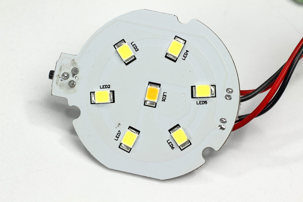 yeelight无线充电夜灯拆解,拆解cyansky手电筒