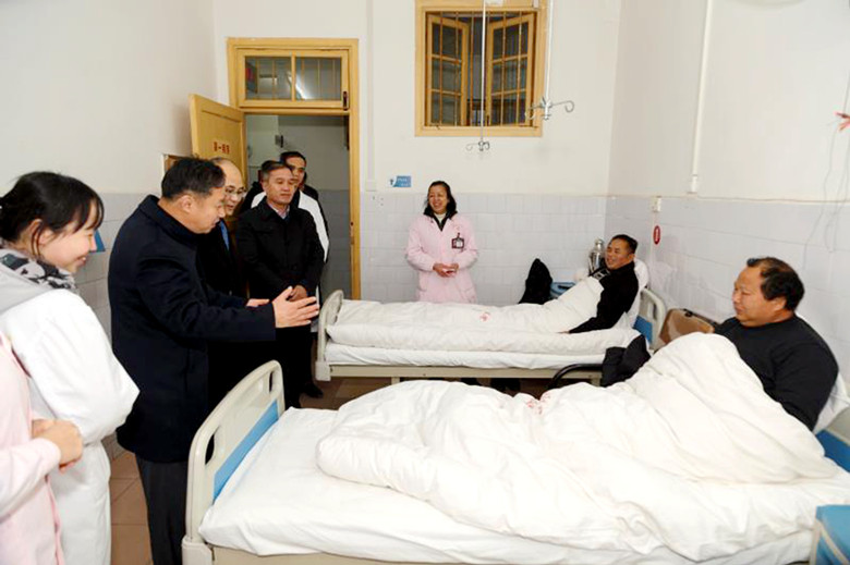 健康扶贫送温暖,健康扶贫暖民心群众看病有保障