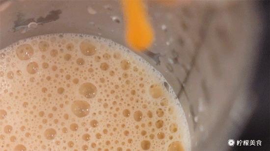 姐妹一夜暴富喝奶茶,富婆喝奶茶