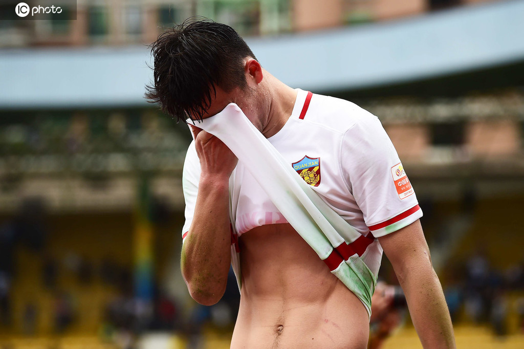 中国球员并非全是白斩鸡魔鬼筋肉人中超也有C罗式身材