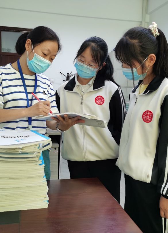 一段援疆路一生援疆情——记江苏南通中学顾云飞