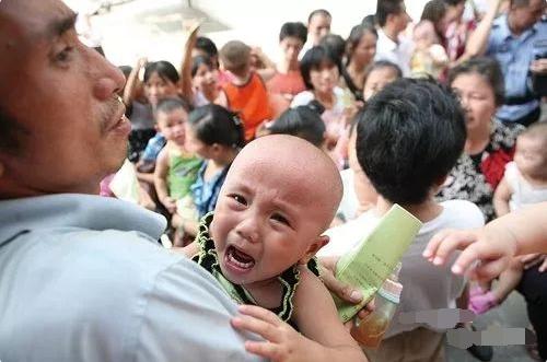 三鹿奶粉毒害的是哪一年的孩子,被三鹿奶粉曾经毒害过的儿童现状