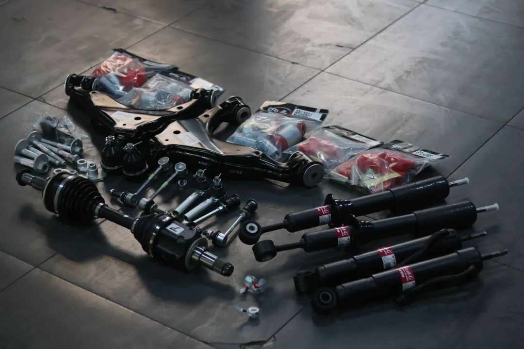 经典老车丰田lc90翻新复活,老款普拉多120翻新