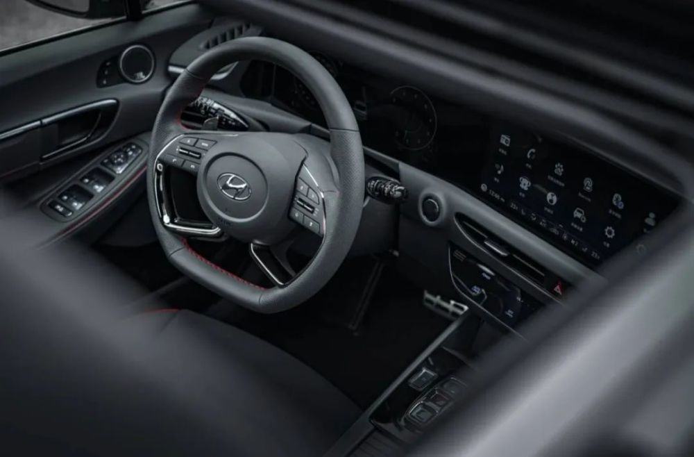 现代第十代索纳塔底盘,第十代现代索纳塔测评