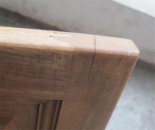 橱柜门边开裂,橱柜实木门板开裂