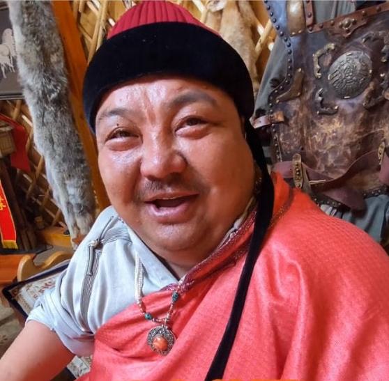 内蒙古壮汉120公斤,一年胖10斤27岁小伙靠吃月入过万