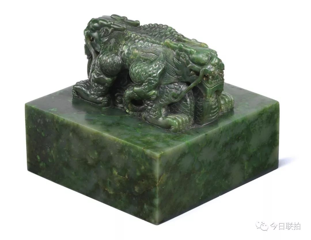 一只白玉小熊卖了670万，人家靠的是颜值！