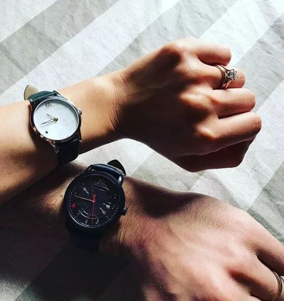 清新雅致，适合女士佩戴的88RUEDURHONE腕表