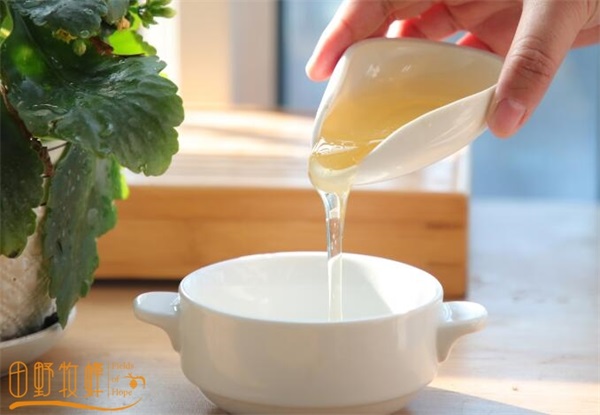 白玉枇杷蜜与土枇杷蜜哪个好,枇杷果为什么这么贵