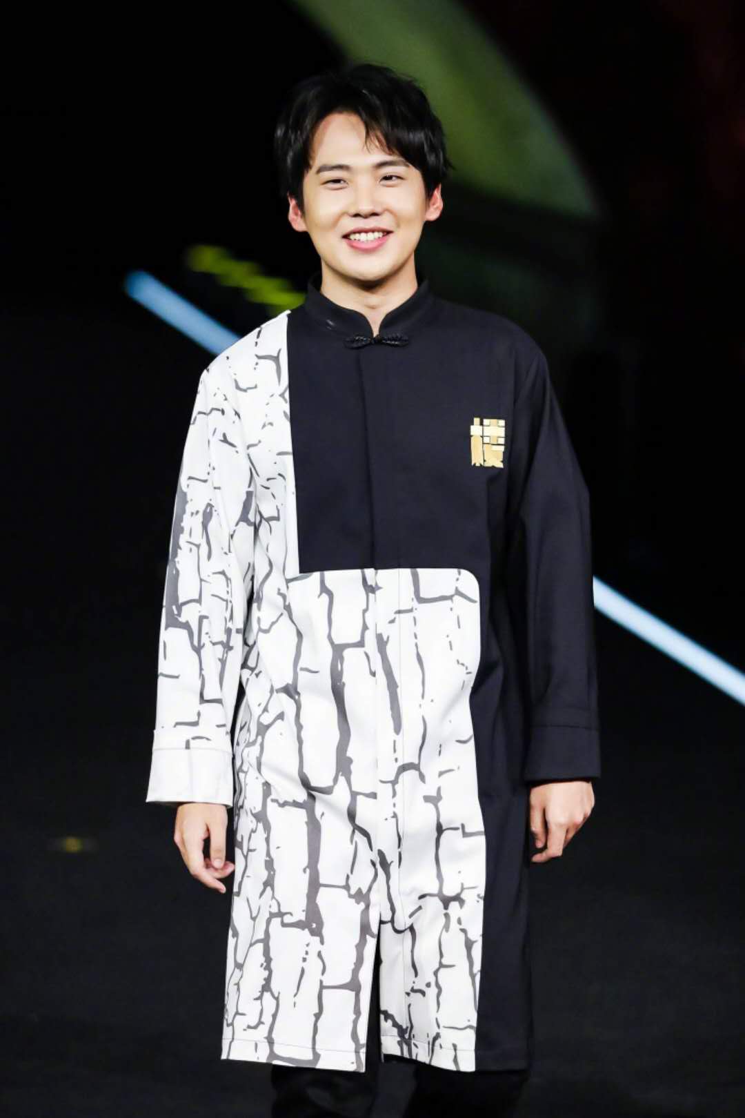 郭麒麟自拍照,郭麒麟抱郭德纲小儿子