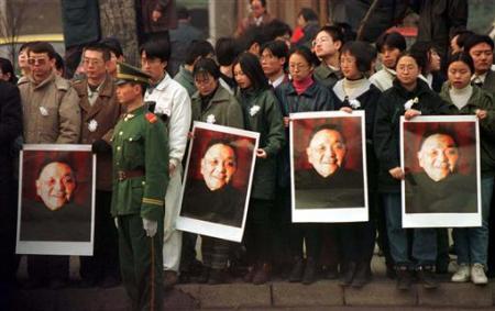 小平同志晚年，指着电视中的自己问这是谁？未见香港回归终成遗憾