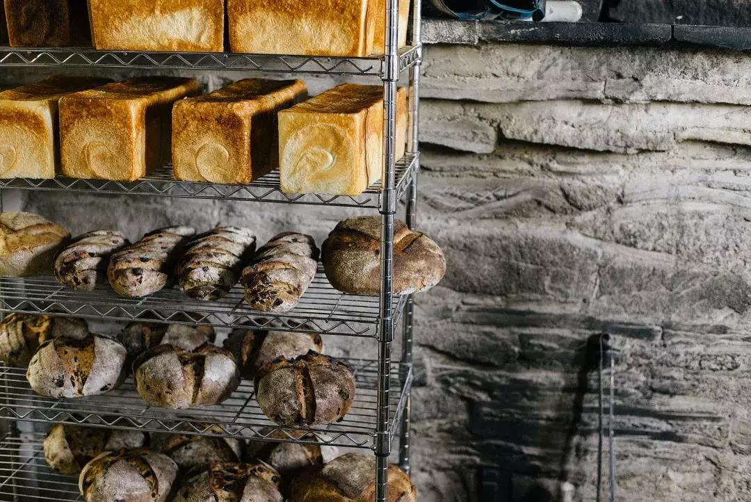 这间面包店，开在无人问津的乡下，而且每周只营业三天｜美好生活