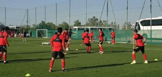 董路谈足球训练,董路评国足踢不了复杂