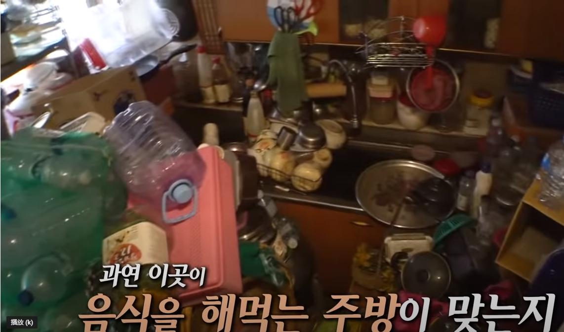 韩国老太独居深山40年,囤积癖老人去世