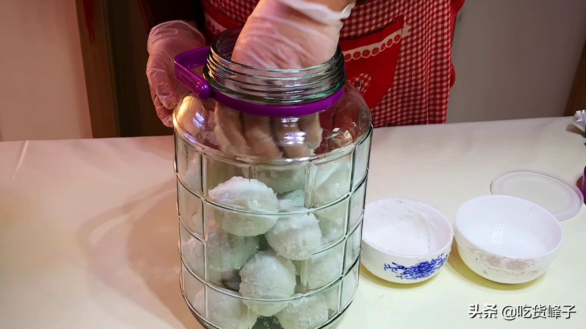 咸鸭蛋黄变黑是怎么回事还能吃吗,爱吃鸭蛋会胖吗