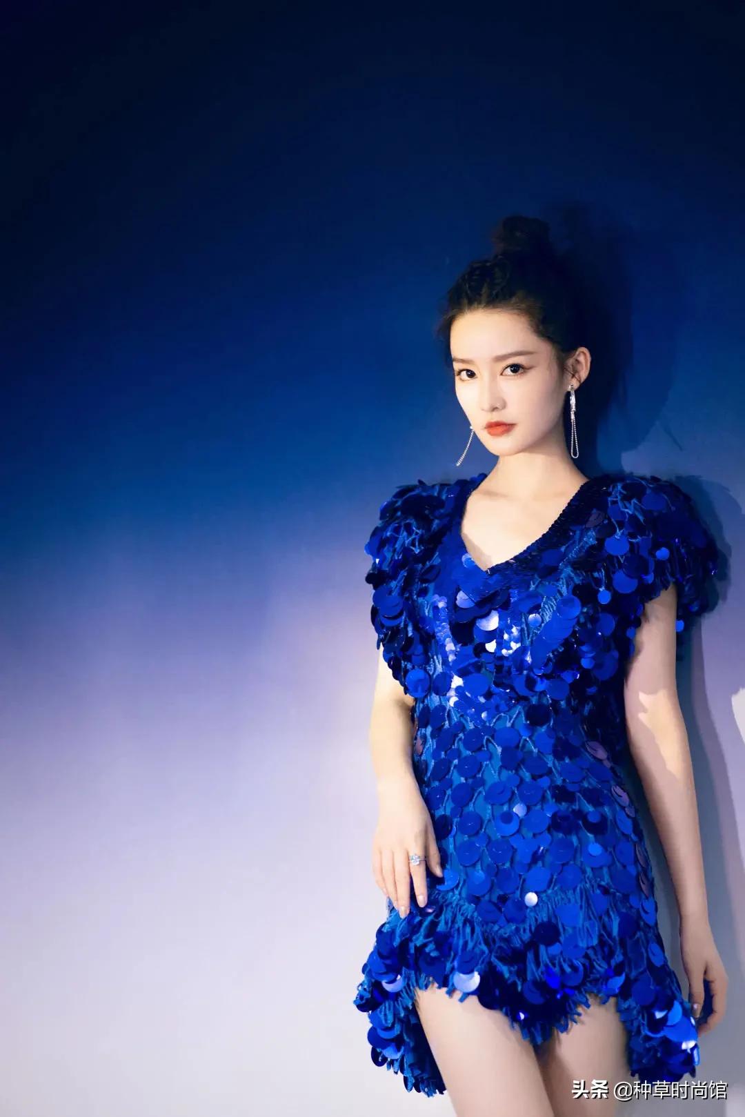 雾霾蓝和克莱因蓝哪个显白,宝蓝跟克莱因蓝哪个显白