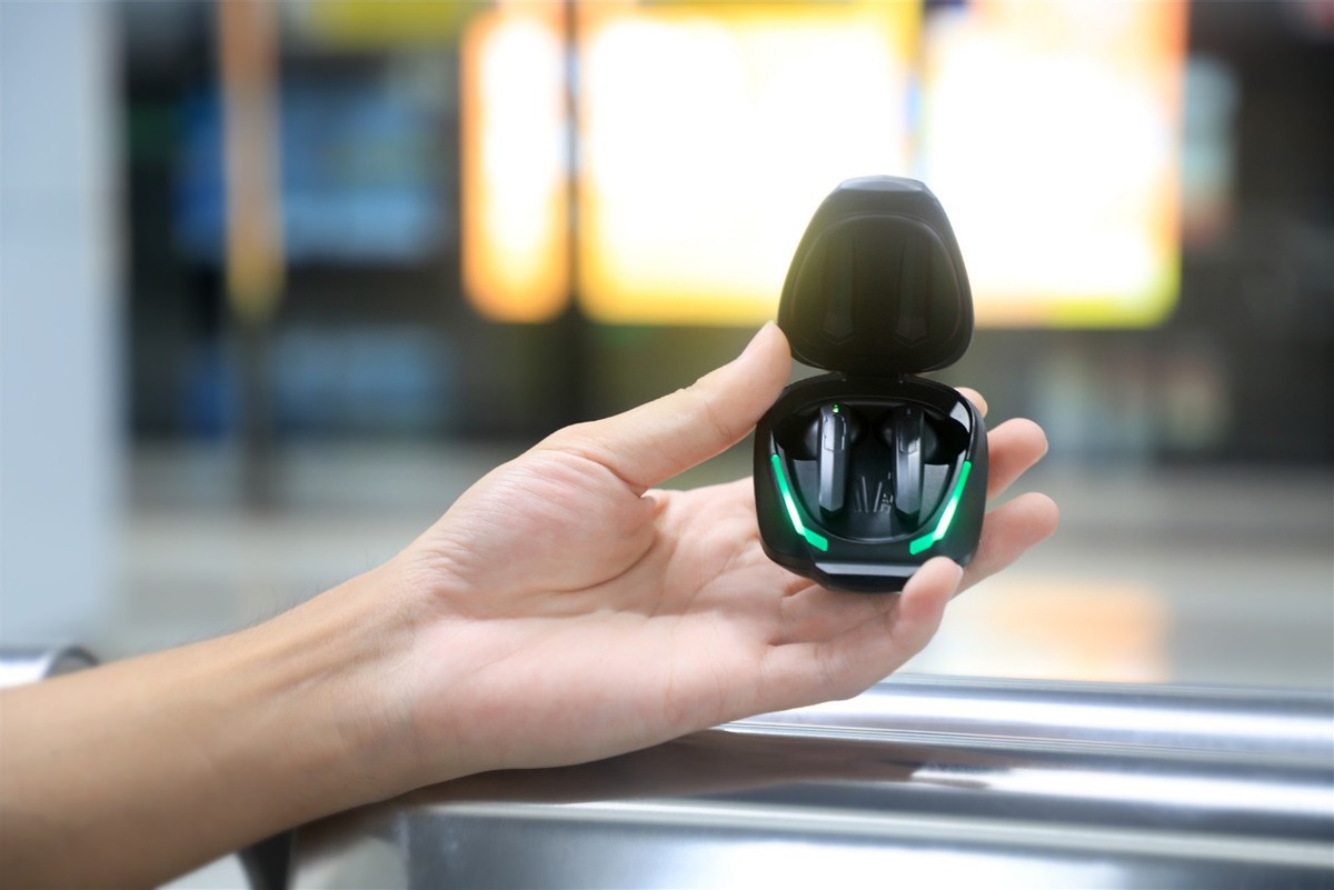 游戏玩得更爽，专业电竞芯片加持，奥恳ES07游戏耳机给你更好答案