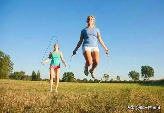 跳绳可以说是减脂利器，但很多人都不会用，它的讲究可真不少