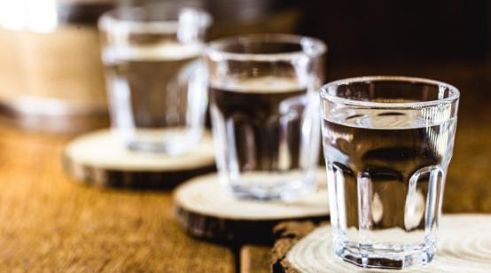 2022年白酒行业稳中求进强势突围,2024年白酒行业会不会触底反弹