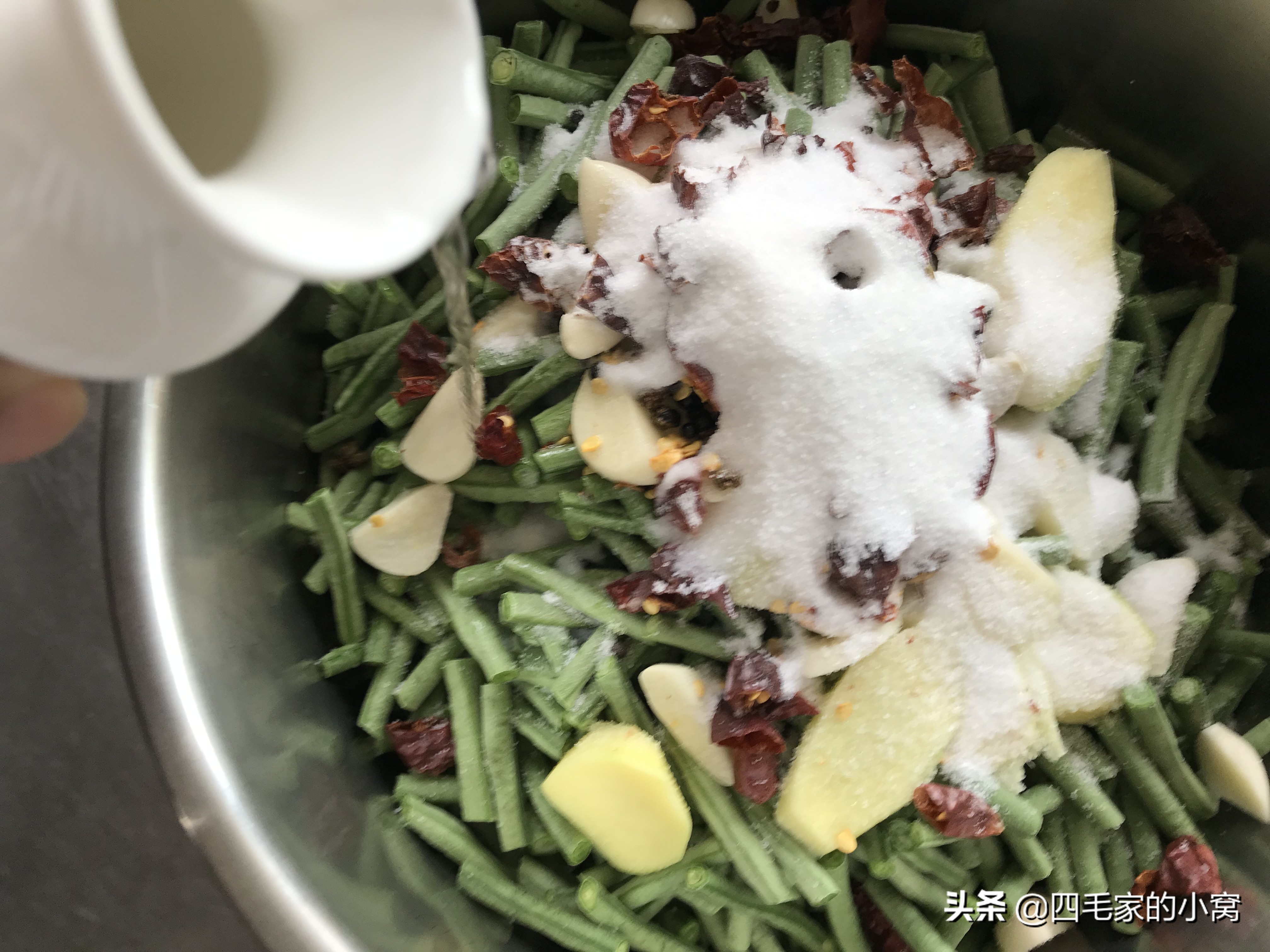 酸豆角怎么腌制又脆又酸,酸豆角怎么腌制好吃又脆8斤