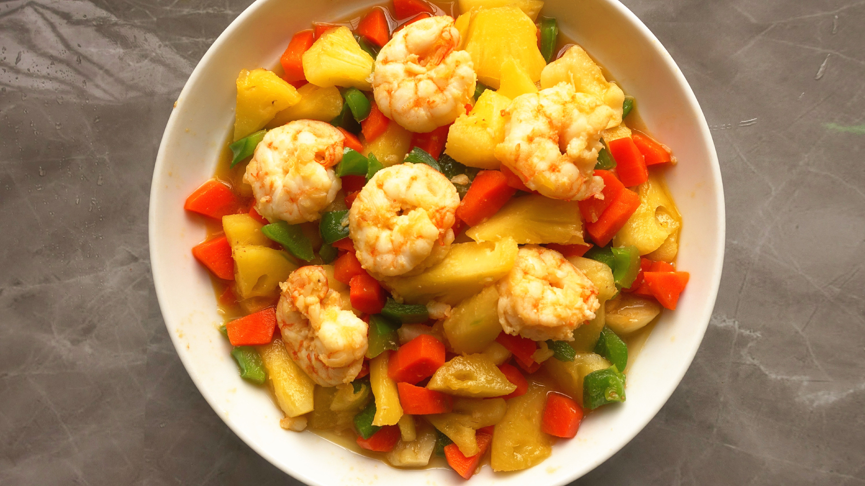 菠萝炒虾做法步骤,菠萝油条虾做法视频教程