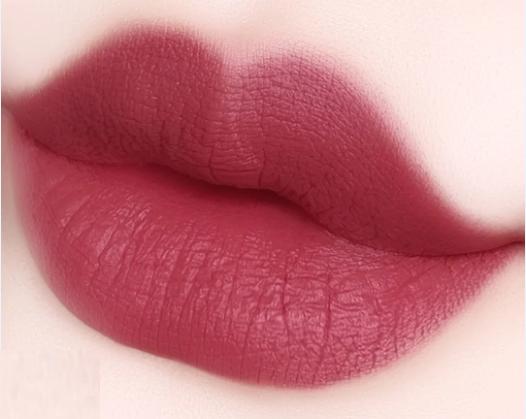 接近三十的女人适合什么样的口红,四十岁女人最适合的口红色号