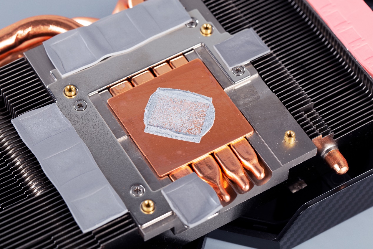 你如何评价amdrx590显卡,amdrx590相当于现在什么显卡