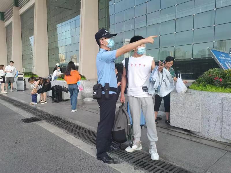 成都公安圆满完成国庆安保工作全市社会治安大局平稳有序