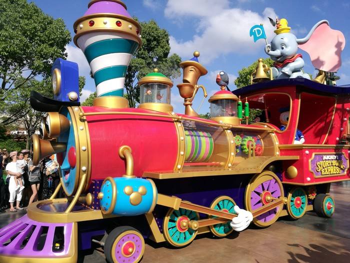 上海迪士尼酒店两天一夜攻略,上海迪士尼攻略带孩子怎么玩