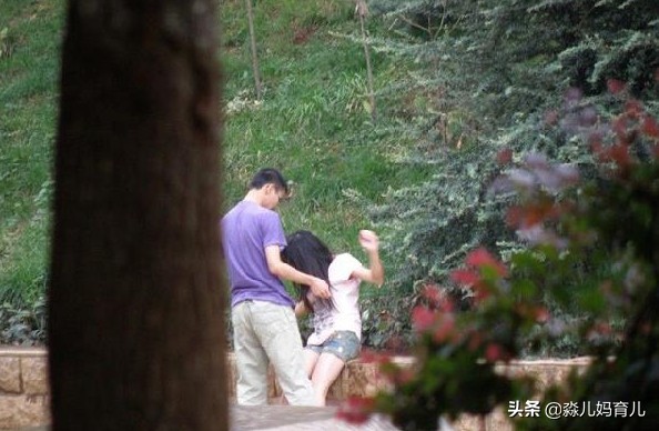 高二女孩书包发现这个，妈妈气得断绝母女关系