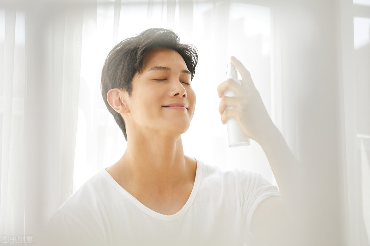 男士护肤保湿小知识,秋冬季节男士护肤补水保湿很重要