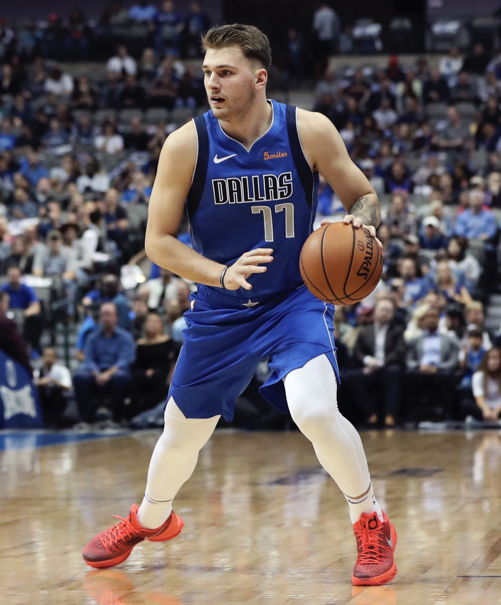 NBA今日球鞋精选：上脚两双联名款！火箭赢了，“鞋王”嗨了