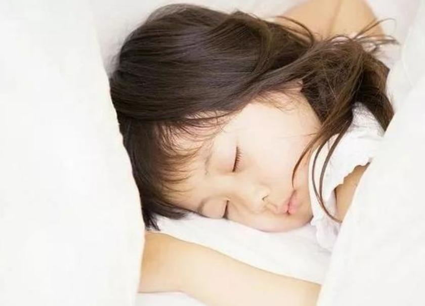 孩子爱夹腿怎么办?打骂不可取,认识夹腿综合征,快速缓解