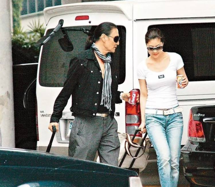 一生风流,也曾因被甩而痛哭,谢霆锋老爸才是真情圣