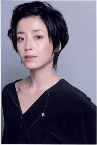 她是著名女星,14岁被亲*逼妈***身卖**,17岁被骗拍裸照,现在怎样了?