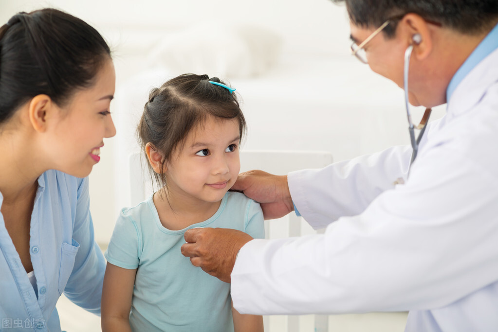 孩子意外骨折如何处理,3岁女童受伤医生建议报警