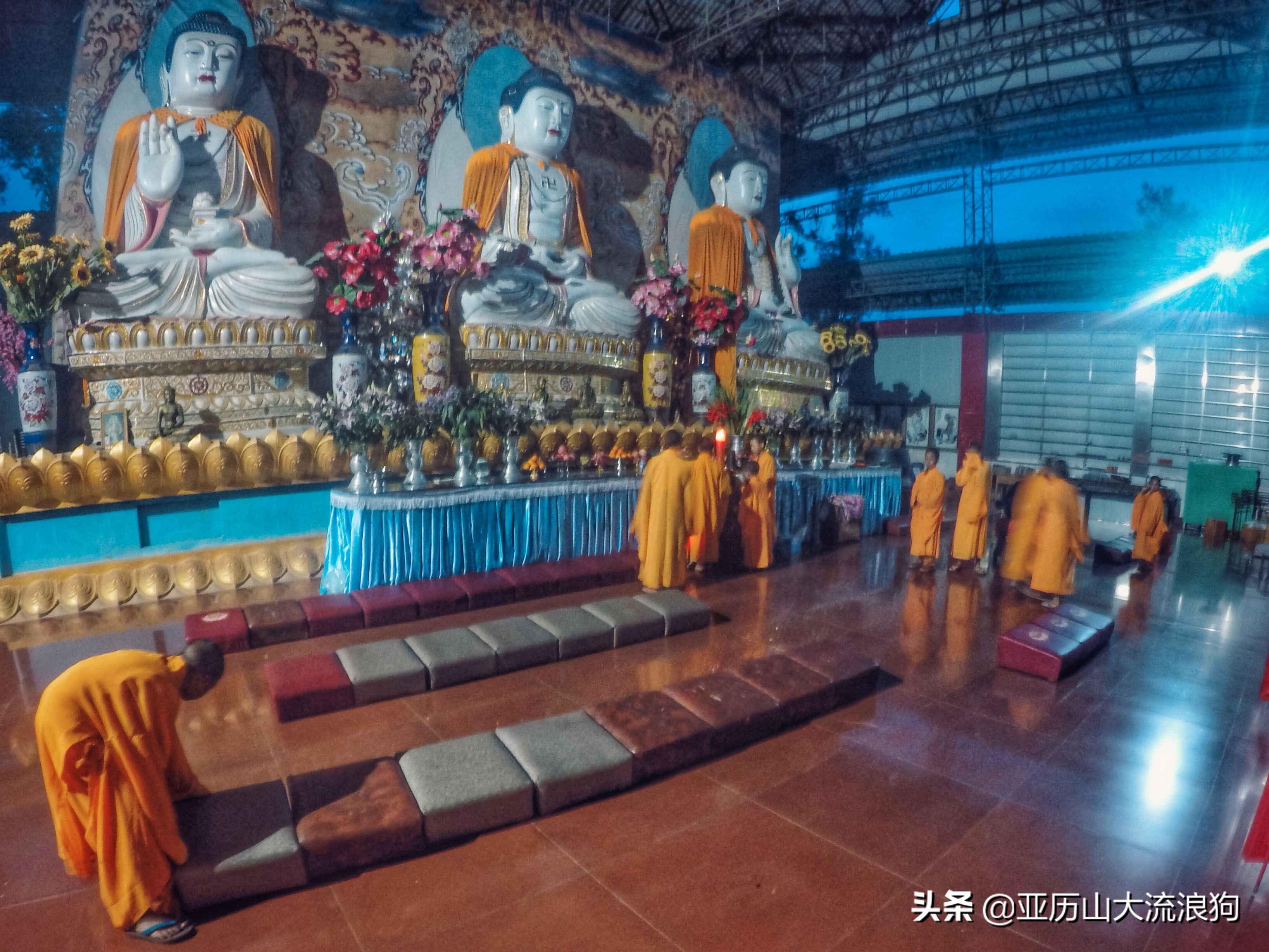 我流浪到中缅边境，发现一座奇特的寺庙，修行的僧人竟都是孩童