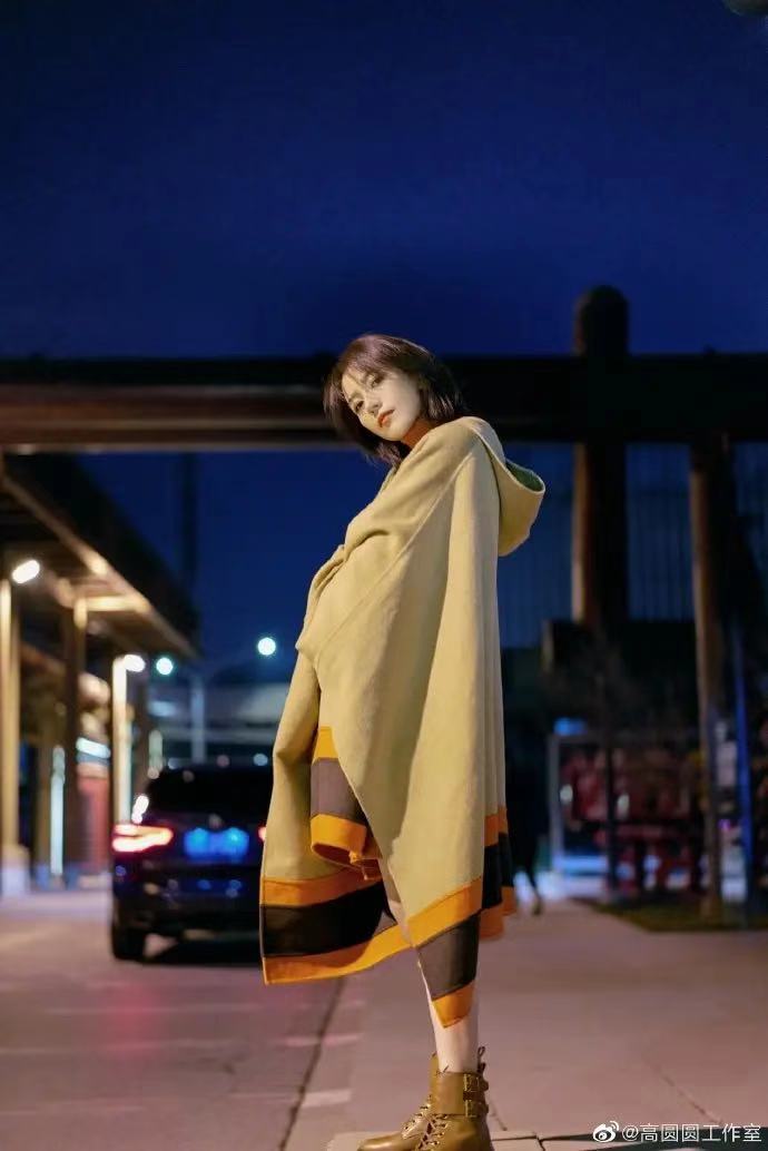 41岁高圆圆穿清纯白裙气质好,高圆圆现身街头穿白裙露香肩