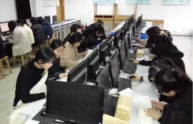 女生适合学的专业就业前景好的,未来几年女生就业前景好的专业