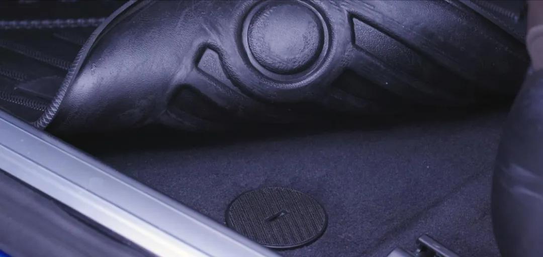 为什么开宝马要用原厂脚垫,宝马原厂是全包围脚垫吗