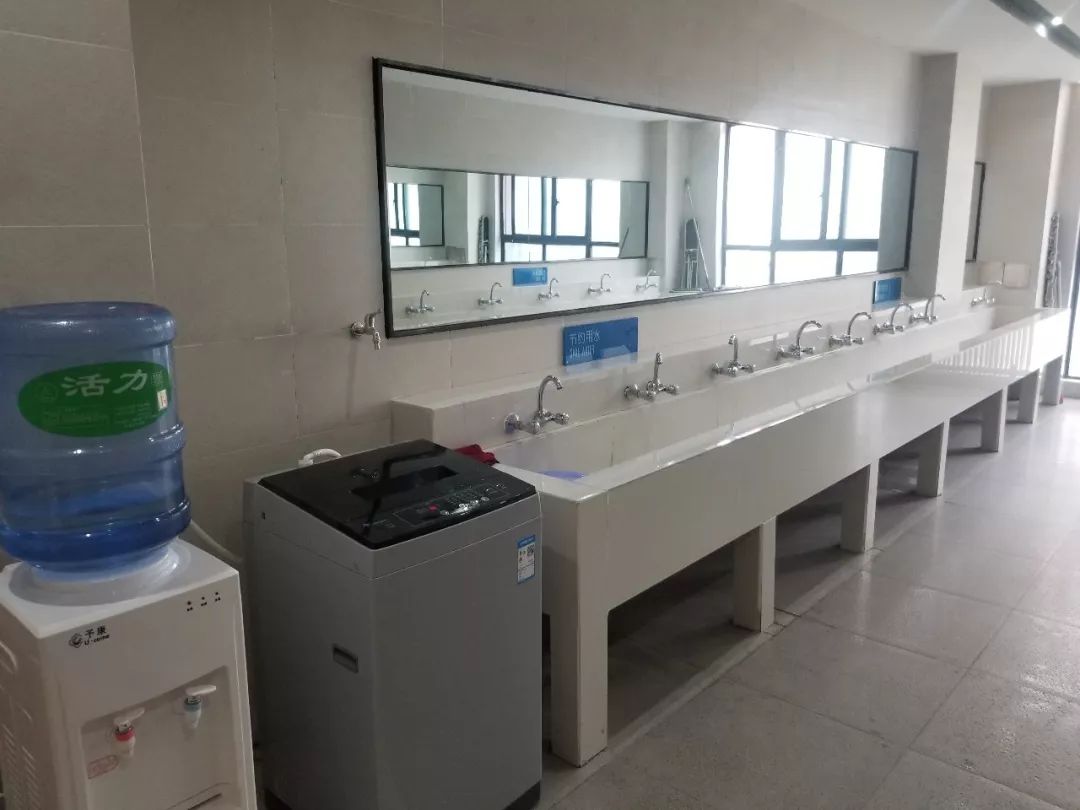 2021年郑州小升初择校必看的15所热门民办初中食宿情况集合