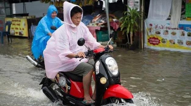 暴雨天开车注意事项和禁忌,暴雨天气出门注意哪些事项