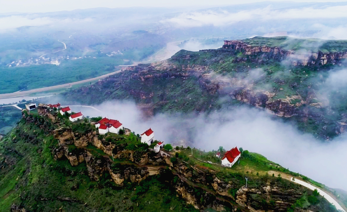 云雾缭绕老君山,云雾缭绕白云观