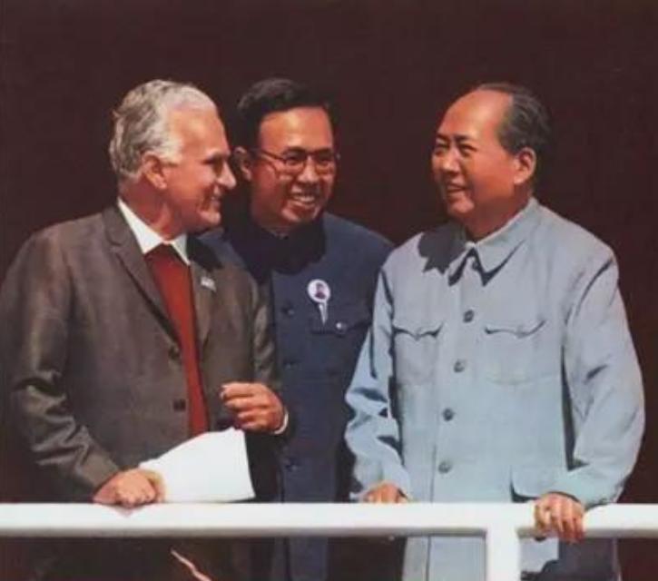 女翻译唐闻生：跟随毛主席10年，43岁转铁道部奋战13年，一生未婚