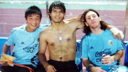 为什么足球总是踢得很高,足球为什么比篮球难