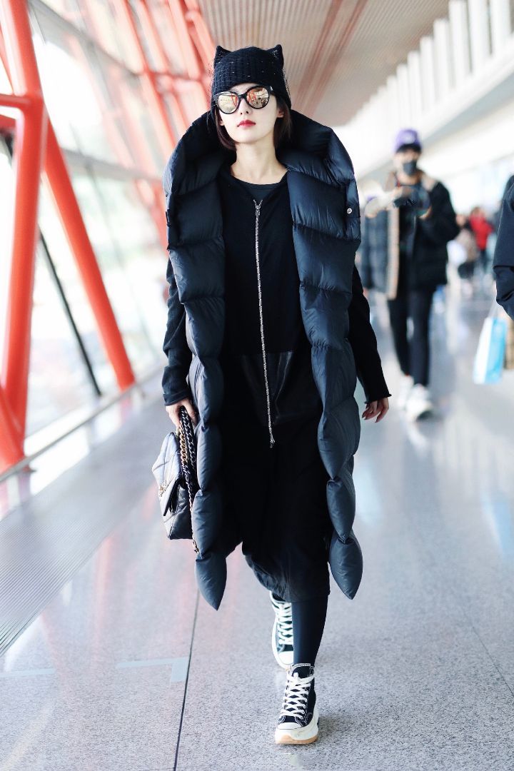 张嘉倪在跑男的完美身材,张嘉倪身材状态极好尽显优雅大气