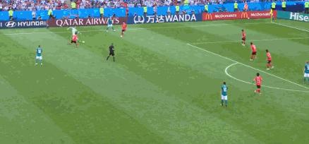 亚洲球王恶意蹬踏染红，除禁赛难逃父亲责罚，因为人性比足球重要