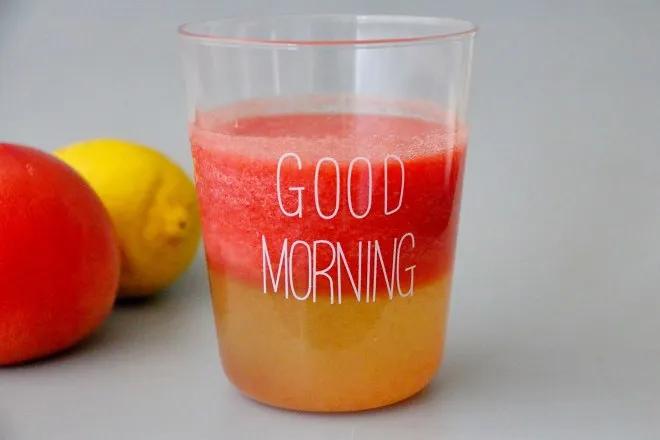 夏天冰饮果汁自制,自制饮品轻松喝一杯纯果汁