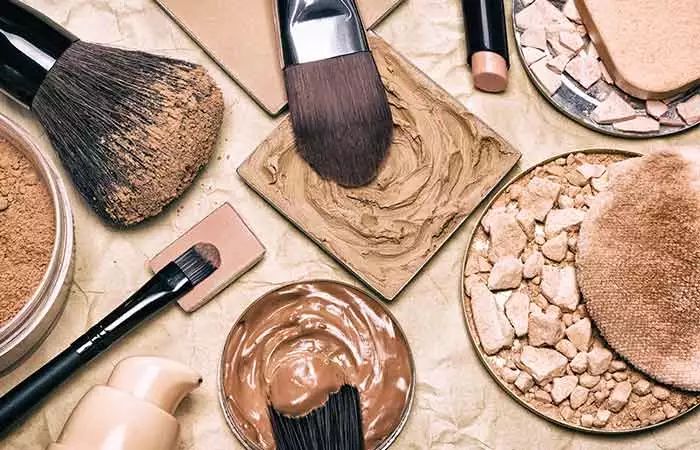 粉饼和散粉哪个容易脱妆,定妆粉饼当散粉还是粉底液