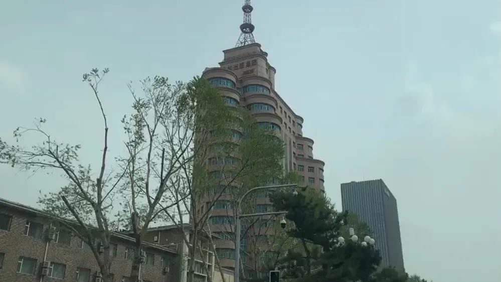 一年发文1.5万篇，收费不贵好通过：“熟蛋孵小鸡”牵出“论文工厂”产业链